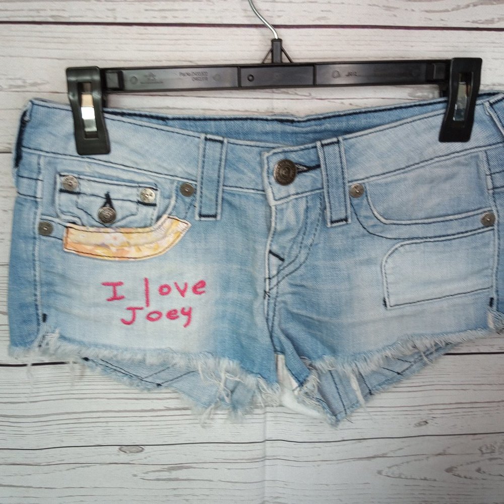 TRUE RELIGION JEANS WOMEN'S JNRS SHORTS  SZ 26 CLEARANCE SHORTS